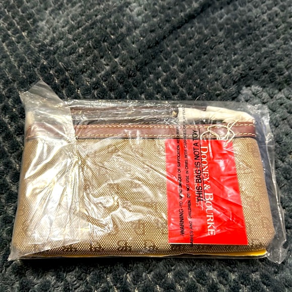 Dooney & Bourke Large Slim Wristlet - Picture 1 of 2